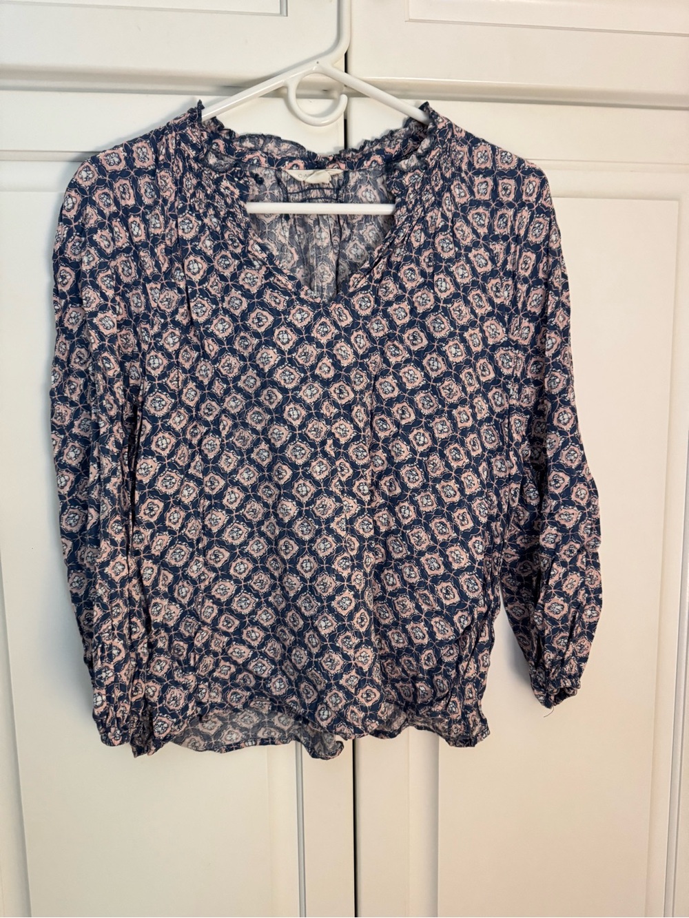 Caslon Navy and Cream Geometric V-Neck Blouse